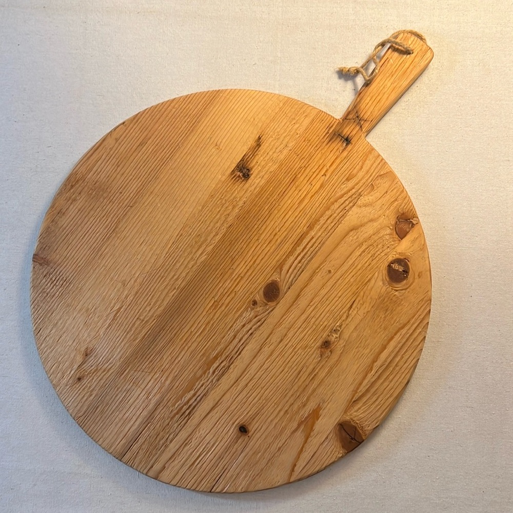 Europe 2 You Pine Round Pizza Board
